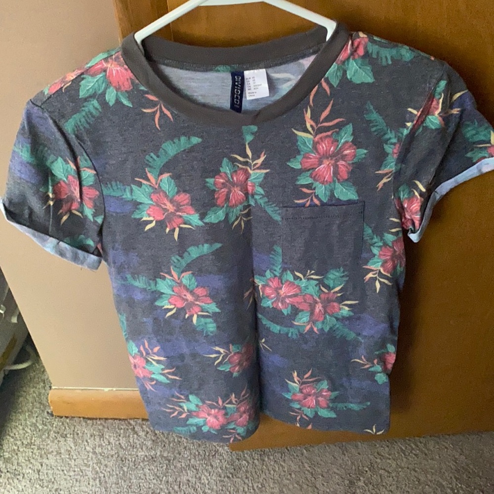COPY - H&M Hawaiian 🌺 print  t shirt